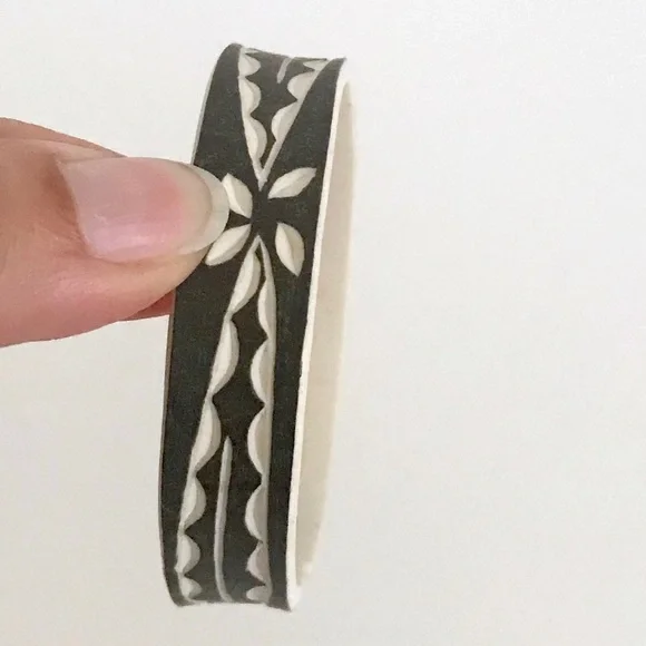 Carved plastic bracelet cuff bangle vintage boho - Picture 4 of 5